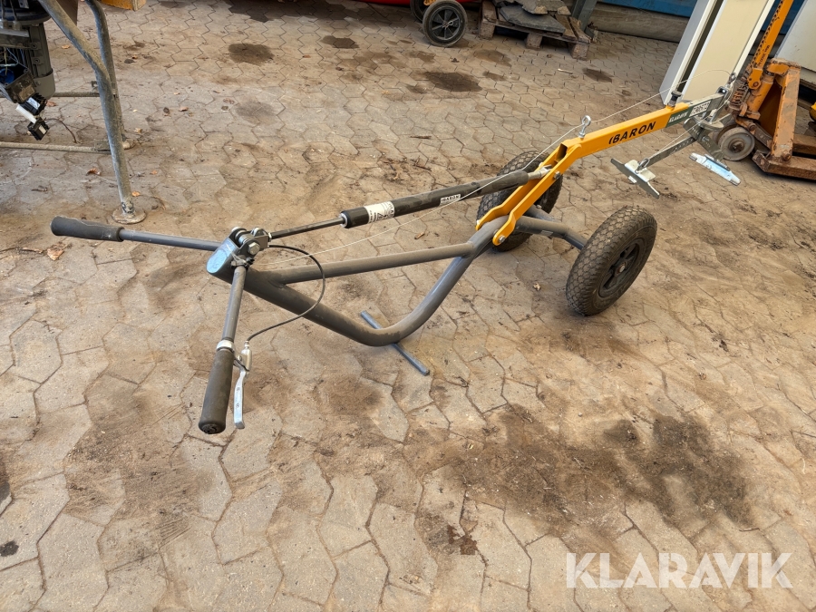 Flise løfter Baron