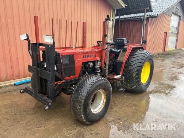 Traktor Fiat - New Holland 70-86 med frontlift