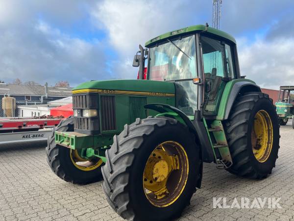 Traktor John Deere 6900