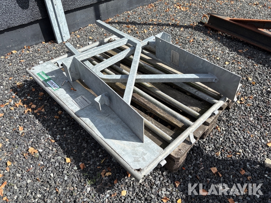 Rækværksforlænger og åseholder til mandskabskurv