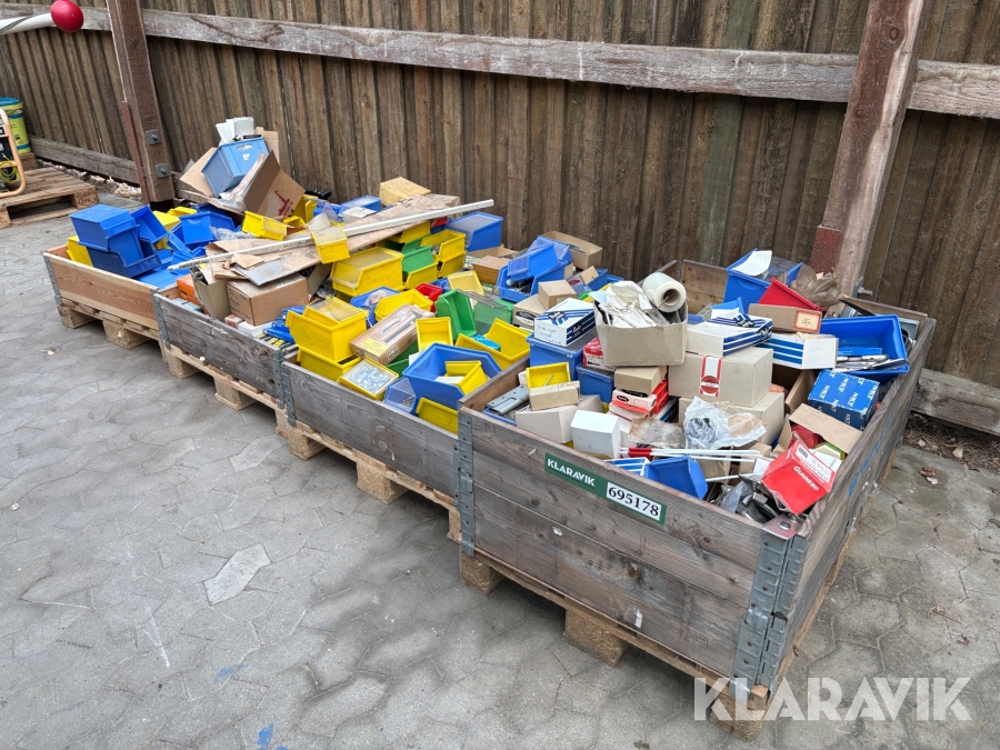 Assorterede bolte,  skruer og dele - 3 paller