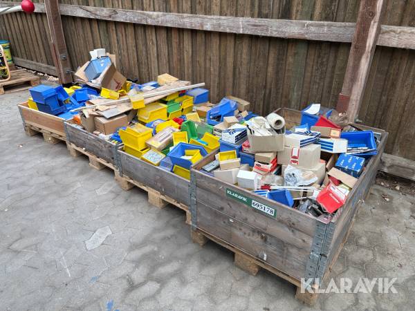 Assorterede bolte,  skruer og dele - 3 paller