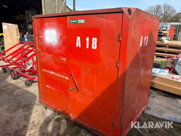 Container isoleret med reoler