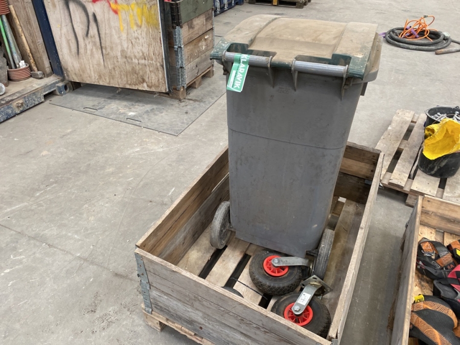 Skraldespand og hjul