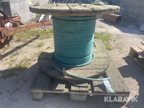 Kabeltromle med kabel
