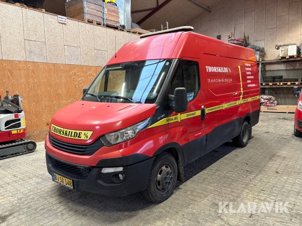 Varebil Iveco Daily 3.0D 35C18 12 kubikmeter med komplet værktøjspakke