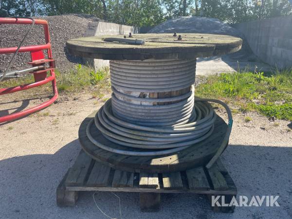 Kabeltromle med kabel