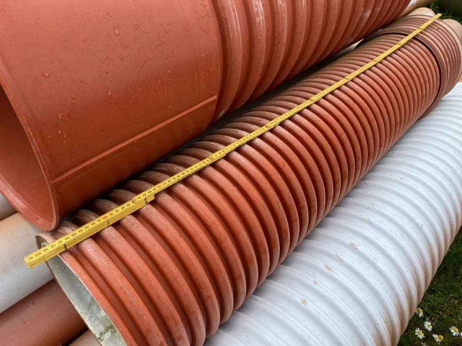 Klaravik Auktioner | lange PVC rør i forskellige dimensioner