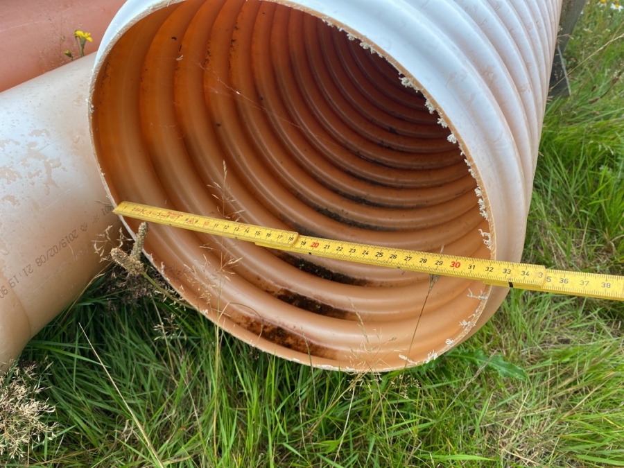 Klaravik Auktioner | lange PVC rør i forskellige dimensioner