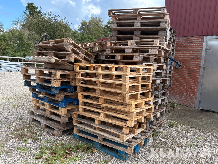 Paller cirka 70 styk