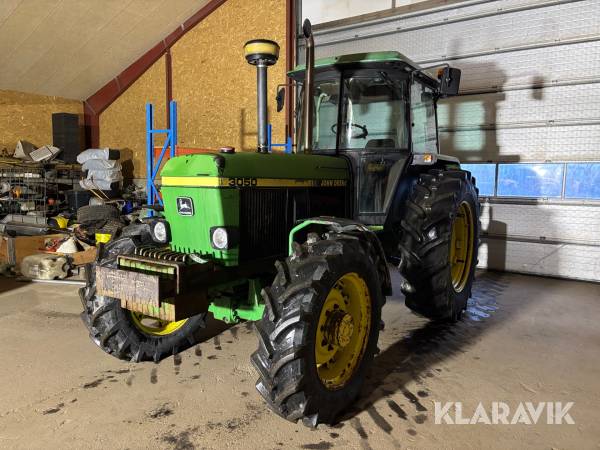 Traktor John Deere 3050