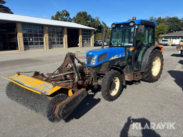 Traktor New Holland T4050F 4WD med tilbehør