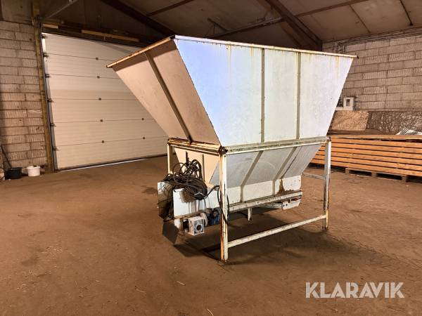 Silotank med transportbånd
