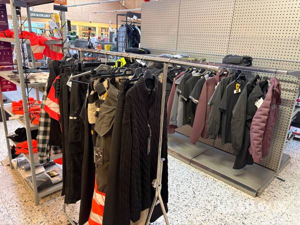 Stort blandet lot arbejdstøj og sko