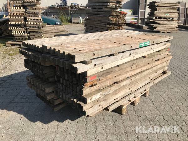 Parti med stilladstraller assorteret