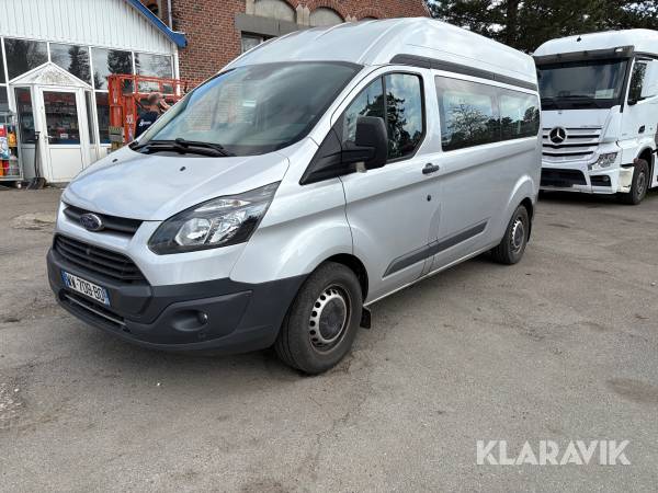 Minibus Ford Transit Custom med lift