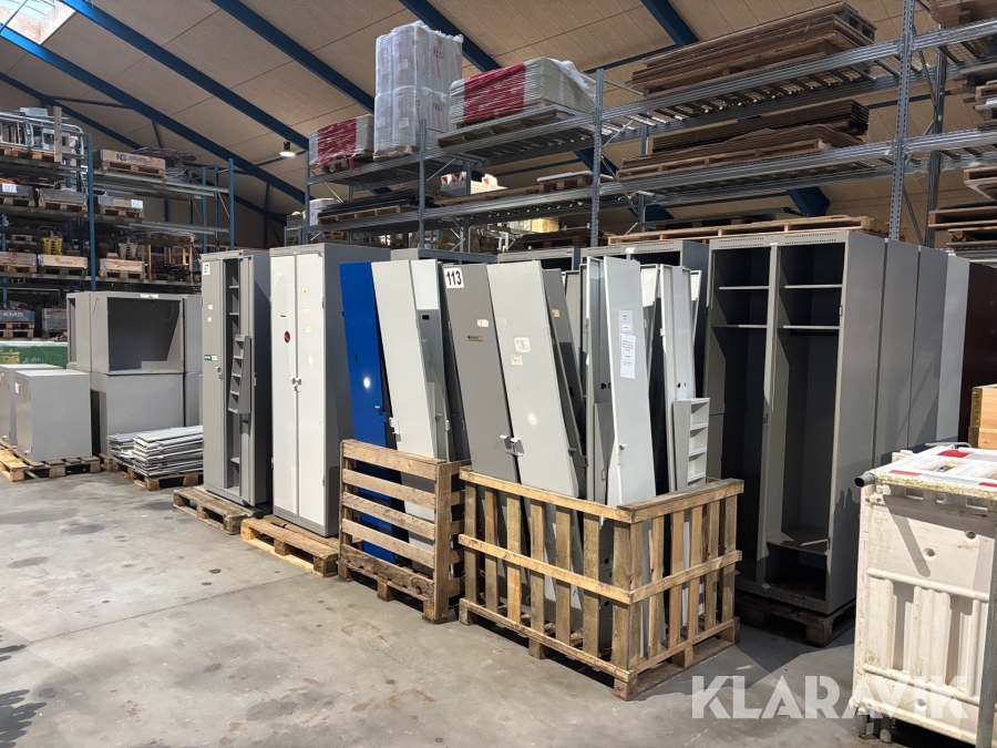 Industri skab Combi-Industri a/s 57 styk små + 40 styk store