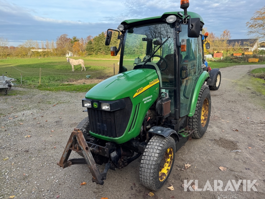 Traktor John Deere 3720