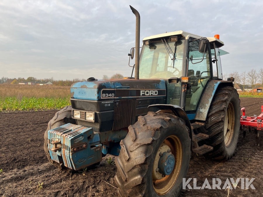 Traktor Ford 8340