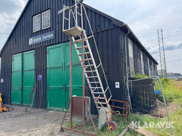 Lufthavnsstige med platform Zarges S32