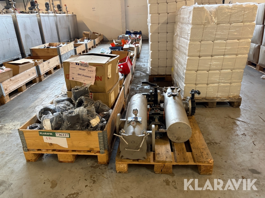 Stort lot, vvs-komponenter - 9 paller