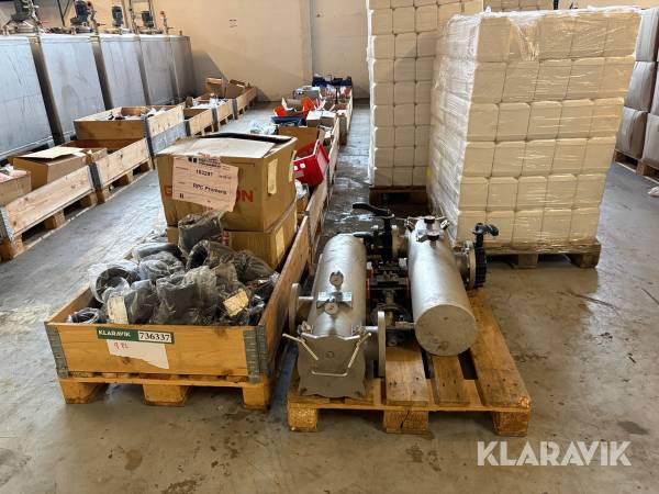 Stort lot, vvs-komponenter - 9 paller