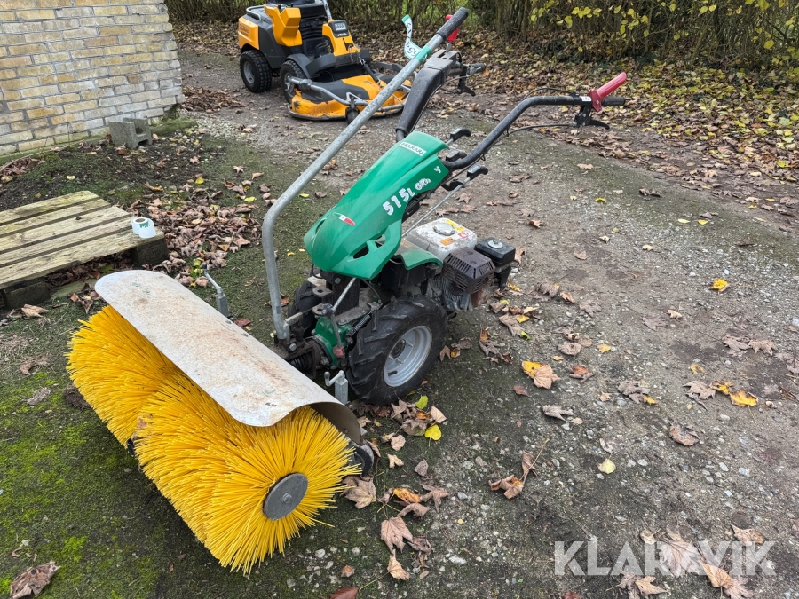 Redskabsbærer med kost og sneplov Ferrari 515L grifon