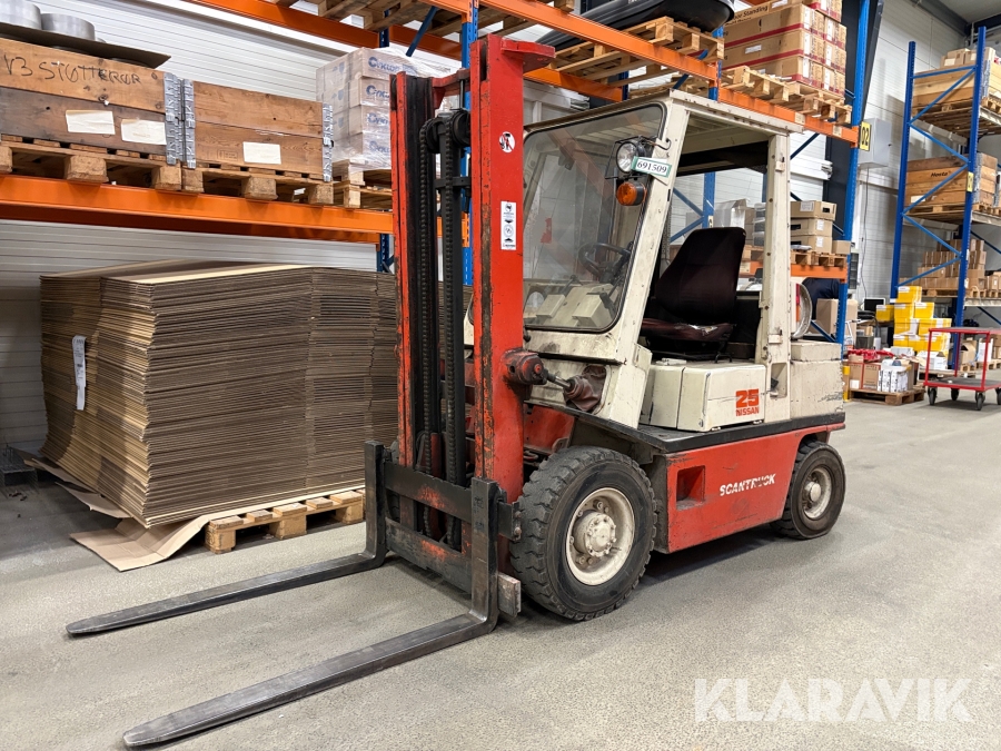 Gas truck Nissan PH02A25U