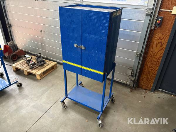 Værktøjsskab på hjul med indhold