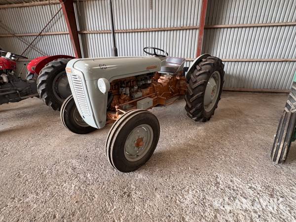 Traktor Massey Ferguson 35 Guldfugl