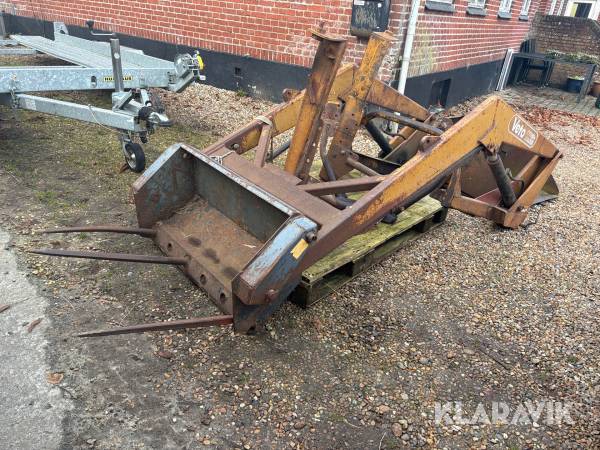 Frontlæsser med skovl og greb