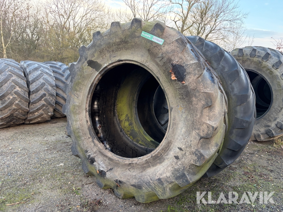 Landbrugsdæk Bridgestone + 710/75R42Michelin 2 styk