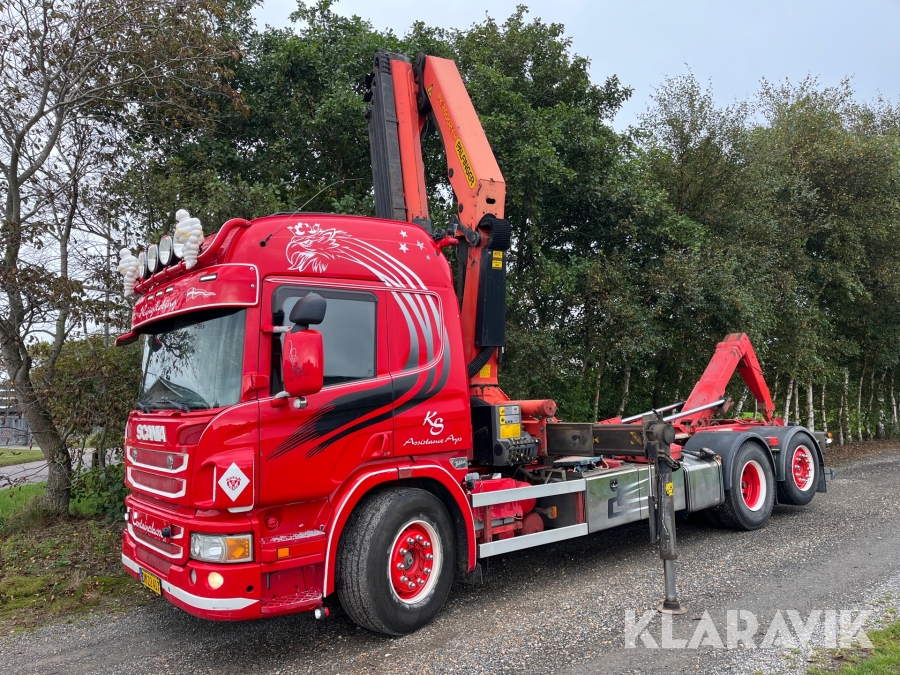Lastbil Scania P400 6x2 med kran og kroghejs