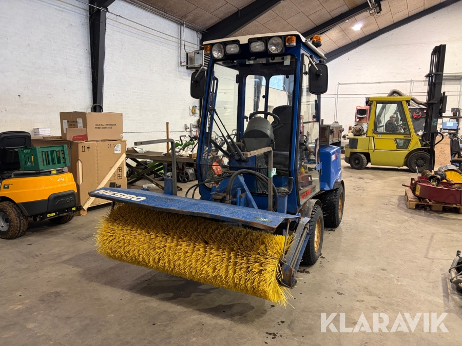 Fejemaskine Vitra City 2045 med kost