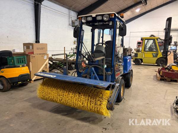 Fejemaskine Vitra City 2045 med kost