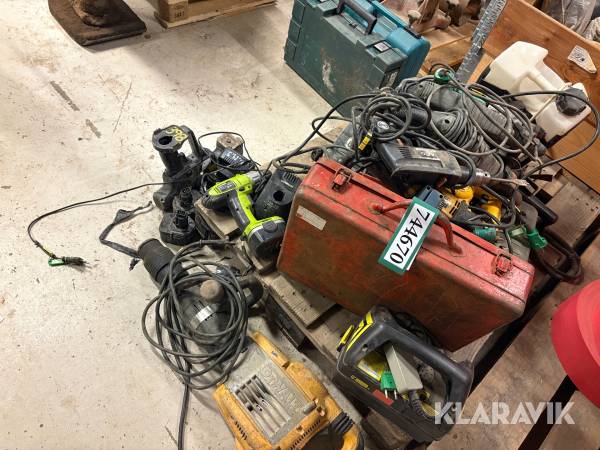 Diverse håndværktøj til strøm