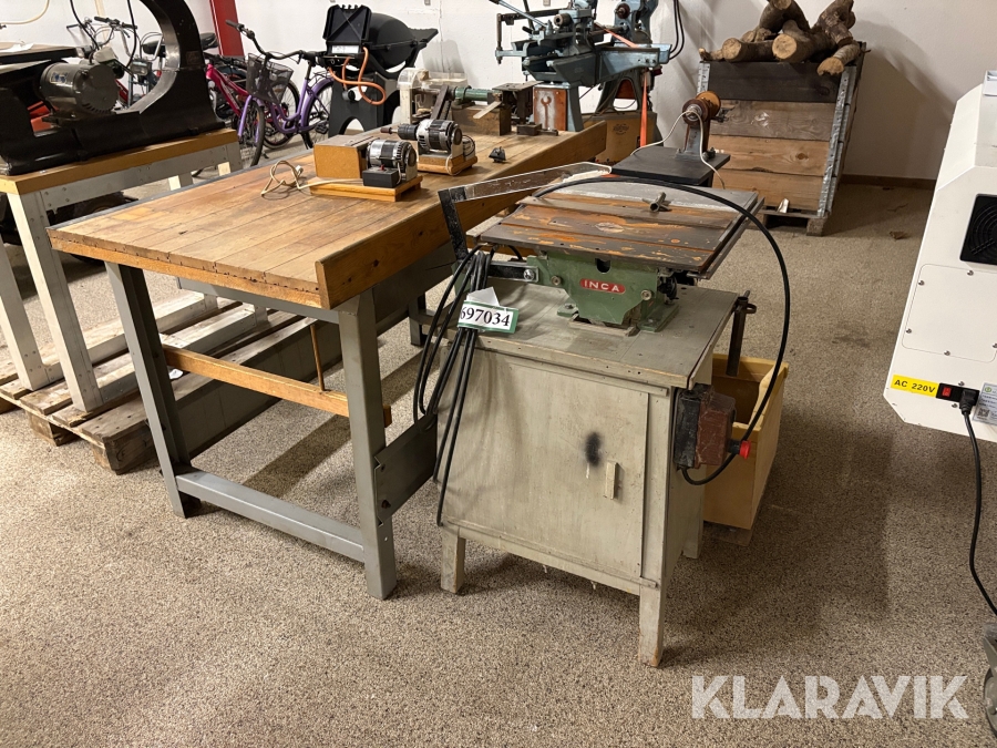 Filebænk med diverse værktøj