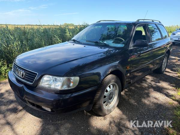 Personbil Audi  A6 Avant Quattro med reservedele.