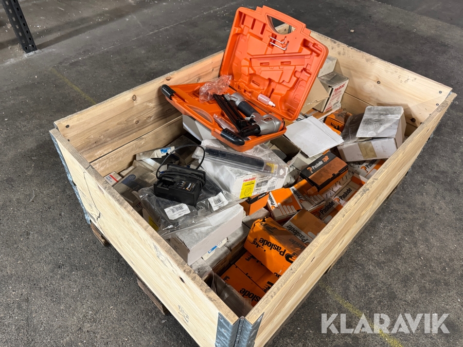 Lot - Paslode sømpistol, ladere og rustfri søm