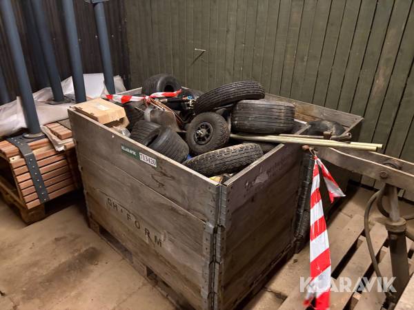 Samlet lot med hjul og lys - 2 paller