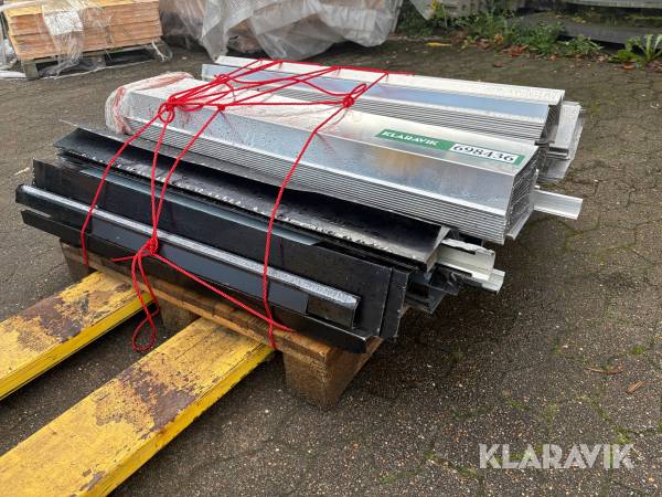 Blandet lot vindskeder, kapsler og tagfod Alu