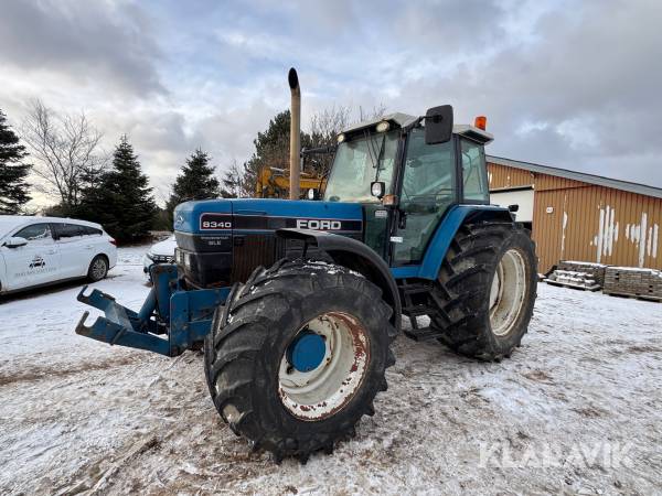 Traktor Ford 8340