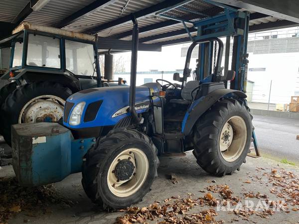 Traktor New Holland TN60A med byggelift