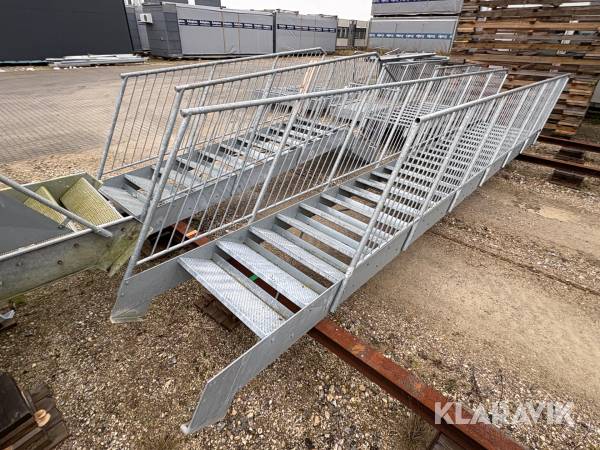 Tredelt trappe med reposer