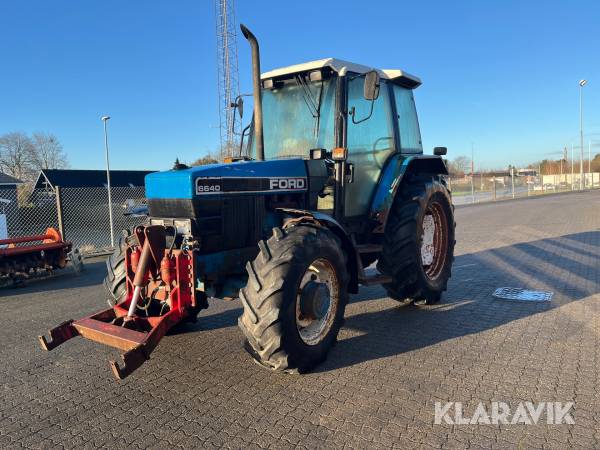 Traktor Ford 6640