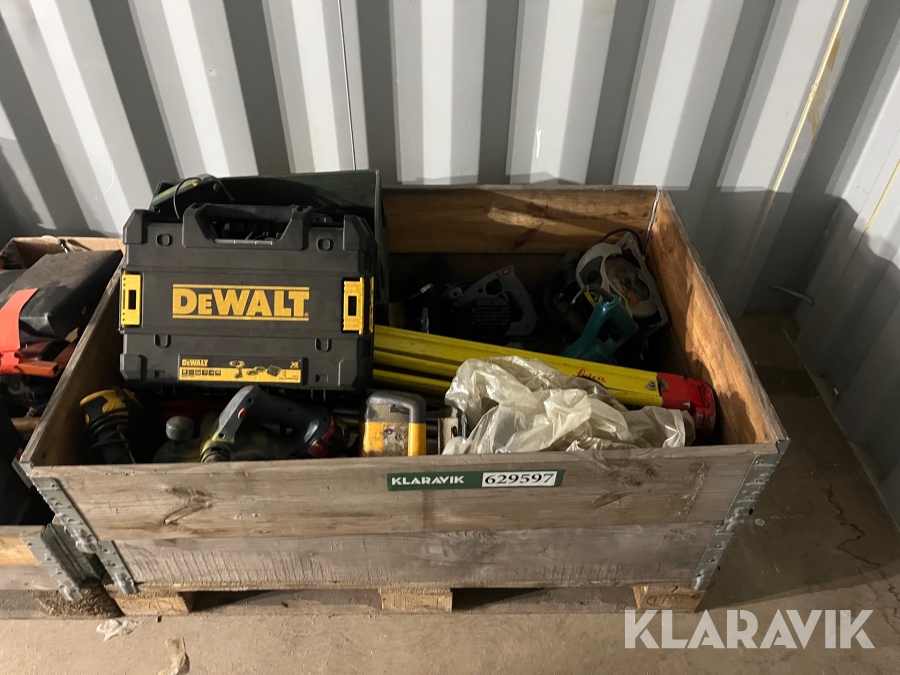 Palle med diverse udstyr