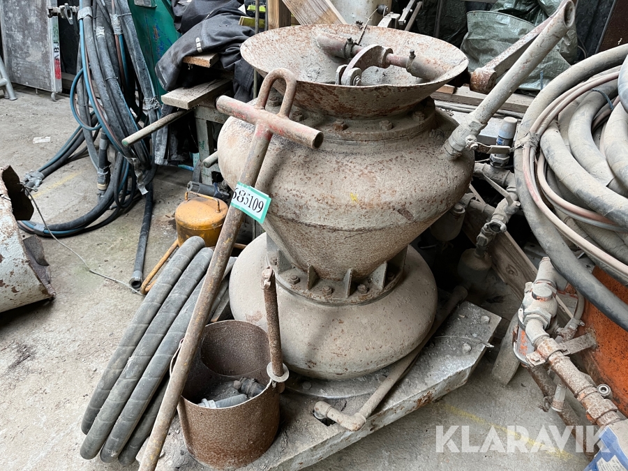 Betonsprøjre med 6 slanger.