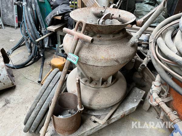 Betonsprøjre med 6 slanger.