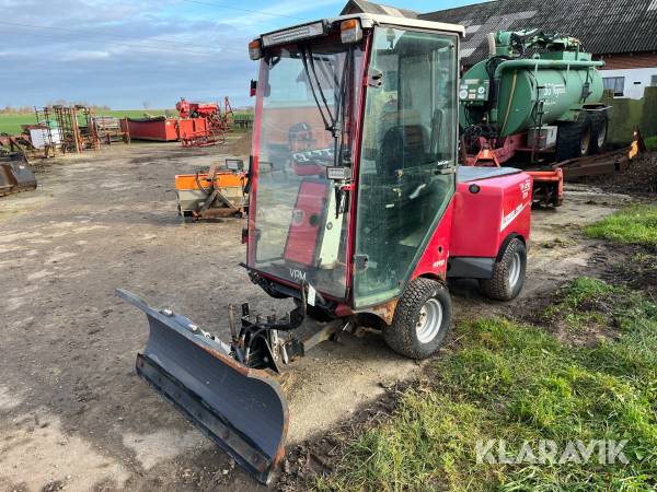 Redskabsbærer Timan 3400 4x4 med sneplov og saltspreder