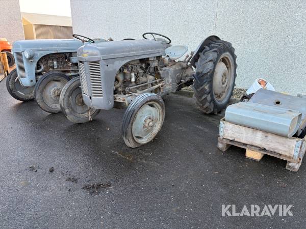 Veterantraktorer samt dele Ferguson 31 